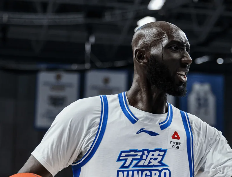 开云体育-法尔全场投篮6中6,罚球9中6得到18分10篮板3助攻