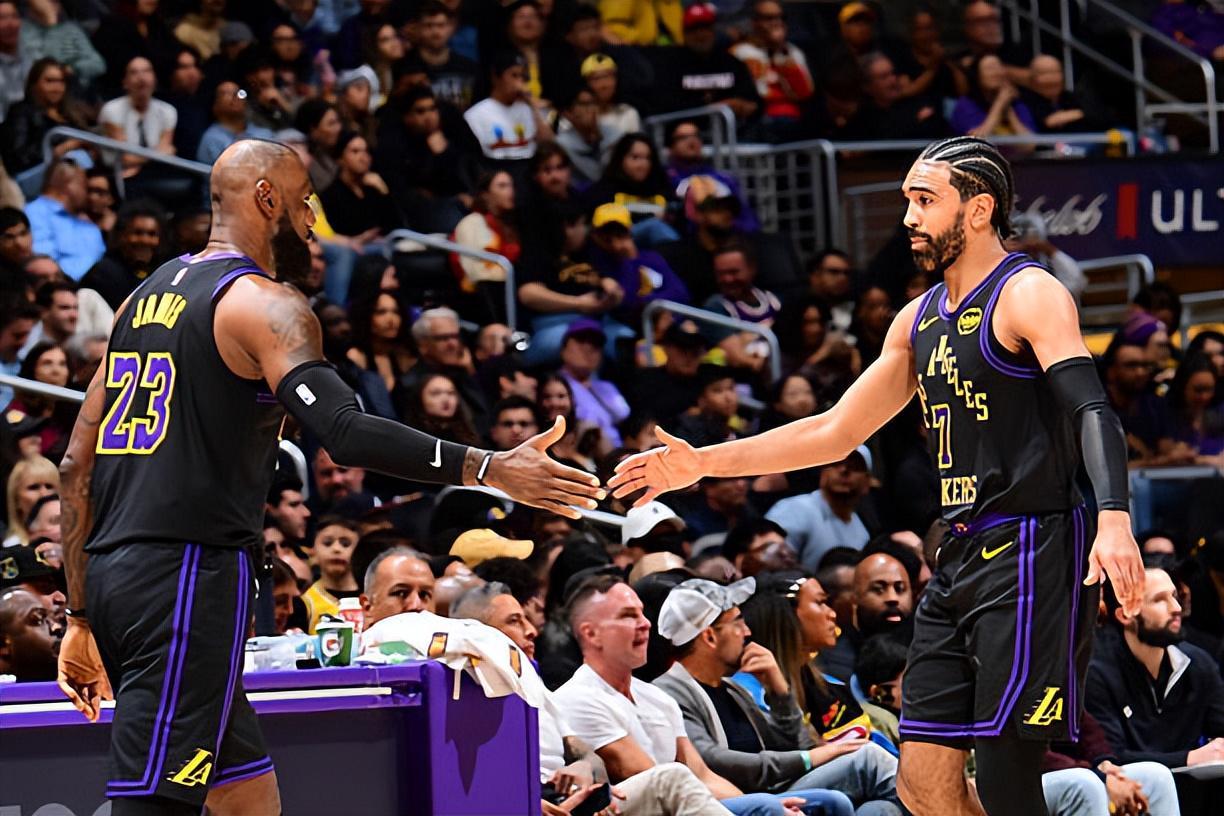 开云娱乐-比赛态度都开始消极起来了！湖人想要将他送走都有些不太容易？